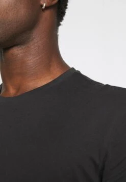 Pier One 3 Pack - T-Shirt Basic - Black/Mottled Dark Grey/Bordeaux -Algemene Winkel Voor Herenmode 04cd6e61680f434c97b57d78f55241fd