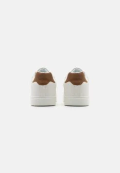 Pier One Sneakers Laag - White -Algemene Winkel Voor Herenmode 0d68a4c32b96494b83f0888dc073cae5