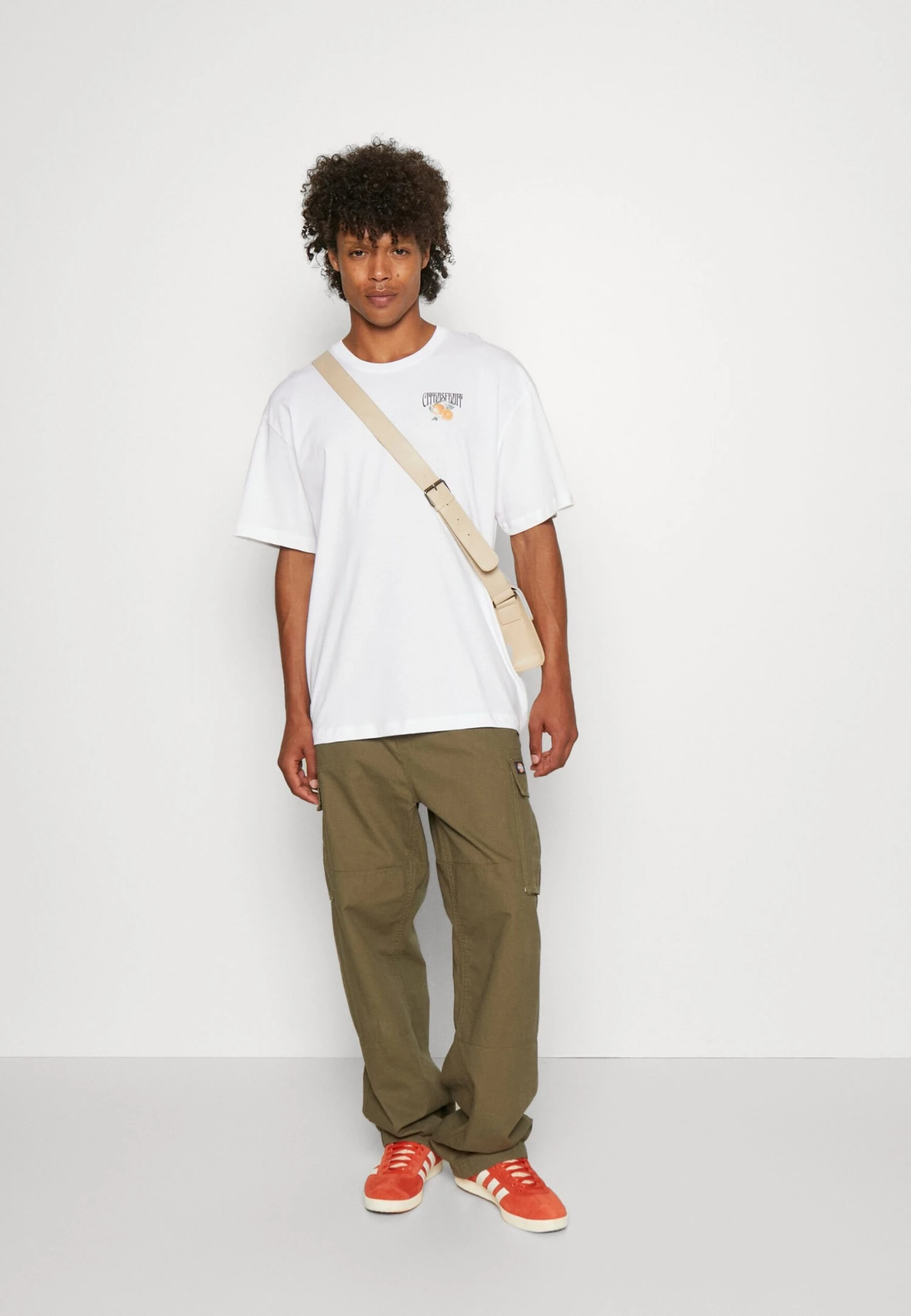 YOURTURN Orange Fruit Graphic Tee- T-Shirt Print - White 4 YOURTURN Orange Fruit Graphic Tee- T-Shirt Print - White - Afbeelding 2