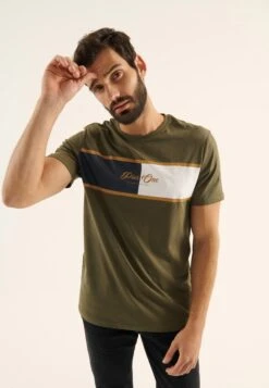 Pier One T-Shirt Print - Olive -Algemene Winkel Voor Herenmode 278a926a56ad48acac192ff4bf9a75a3