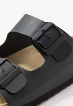 Pier One Unisex - Pantoffels - Black -Algemene Winkel Voor Herenmode 2c1088e9c35241008f77393ded163426