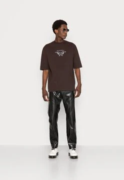 YOURTURN Unisex - T-Shirt Print -Dark Brown -Algemene Winkel Voor Herenmode 2d694431f0af4168ad9010ad95414263