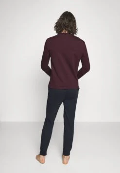 Pier One Pyjama -Dark Blue/Bordeaux -Algemene Winkel Voor Herenmode 34a871e63fd34211ac4e777f2698adc7