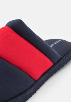 Pier One Unisex - Pantoffels - Dark Blue/Red -Algemene Winkel Voor Herenmode 3873ff5ffc164a00938853720f513c10