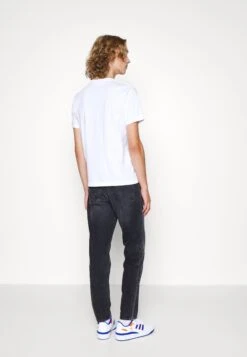 Pier One Slim Fit Jeans - Black -Algemene Winkel Voor Herenmode 43f3a9e9a4f94c9f9abb066d5f398c1d