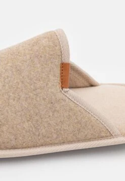 Pier One Pantoffels - Beige -Algemene Winkel Voor Herenmode 4bb8e183218649be8d160cd154643fa0