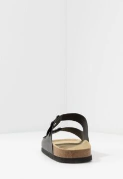 Pier One Unisex - Pantoffels - Black -Algemene Winkel Voor Herenmode 6792cddf649c4c73afdf1fc19e95f07f