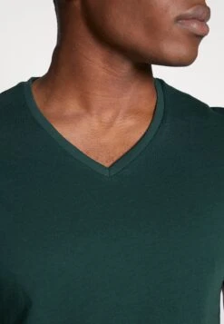 Pier One 3 Pack- T-Shirt Basic - Black, Grey, Green -Algemene Winkel Voor Herenmode 75d8e7abd9c649fe8ff382e42bf08591