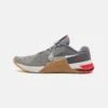 Nike Performance Metcon 8 Unisex - Trainingsschoen - Flat Pewter/Phantom/Med Brown/Light Crimson/Adobe/Cobblestone -Algemene Winkel Voor Herenmode 75fa656709134f0c936e1b09563abd35