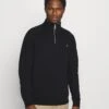 Farah Jim 1/4 Zip - Sweater - Black -Algemene Winkel Voor Herenmode 92053f82bcba47f29c2aeff8f0d03044