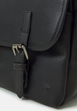 Pier One Unisex - Schoudertas -Black -Algemene Winkel Voor Herenmode adbd5d8fbbd24c28a61f94af8a00c514