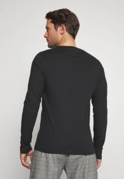 Pier One 2 Pack - Longsleeve - White/Black -Algemene Winkel Voor Herenmode b2ae0ed0844241398576a6d2524b1cab
