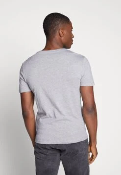 Pier One 3 Pack- T-Shirt Basic - Black, Grey, Green -Algemene Winkel Voor Herenmode b3e2272097fd45d28e31884f564c0681