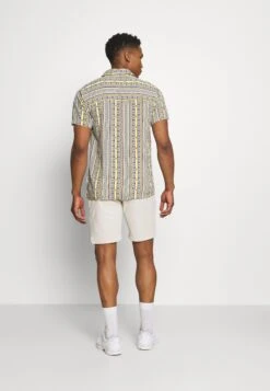 Redefined Rebel Joey - Shorts - Stone -Algemene Winkel Voor Herenmode b6ace980bce443f1ad2be8177eefaa98