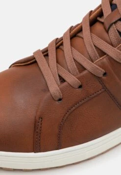 Pier One Sneakers Hoog - Cognac 13 Pier One Sneakers Hoog - Cognac -Algemene Winkel Voor Herenmode b72c2c26a41d4606a44be9f2efeae0dc