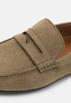 Pier One Unisex - Mocassins - Olive 13 Pier One Unisex - Mocassins - Olive -Algemene Winkel Voor Herenmode b83ce5023459458684cd77d6054024cf