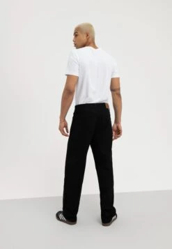 Pier One Relaxed Fit Jeans - Black Denim 10 Pier One Relaxed Fit Jeans - Black Denim -Algemene Winkel Voor Herenmode bf404b2702f147db8268635cd2118982