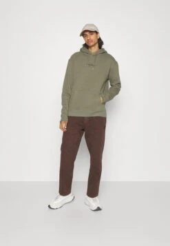 Hollister Co. Summer Icon Unisex - Hoodie - Olive 9 Hollister Co. Summer Icon Unisex - Hoodie - Olive -Algemene Winkel Voor Herenmode cdb78255aee84d92a37dcf65c1a96620