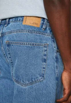 Redefined Rebel Kyoto - Relaxed Fit Jeans - Mid Blue 13 Redefined Rebel Kyoto - Relaxed Fit Jeans - Mid Blue -Algemene Winkel Voor Herenmode d8c27708d049422fb35c3346a63fcb78