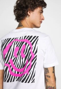 YOURTURN T-Shirt Print - White -Algemene Winkel Voor Herenmode de44298ade9445279e0e49675306d6c1