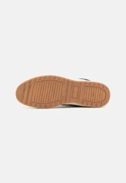 Pier One Sneakers Hoog - Cognac 12 Pier One Sneakers Hoog - Cognac -Algemene Winkel Voor Herenmode eafa0ed86a51400d8543561b89d4c2c7