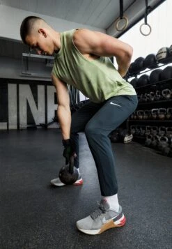 Nike Performance Metcon 8 Unisex - Trainingsschoen - Flat Pewter/Phantom/Med Brown/Light Crimson/Adobe/Cobblestone -Algemene Winkel Voor Herenmode f6c86bbfea6c40d1986a63b73e7442ba